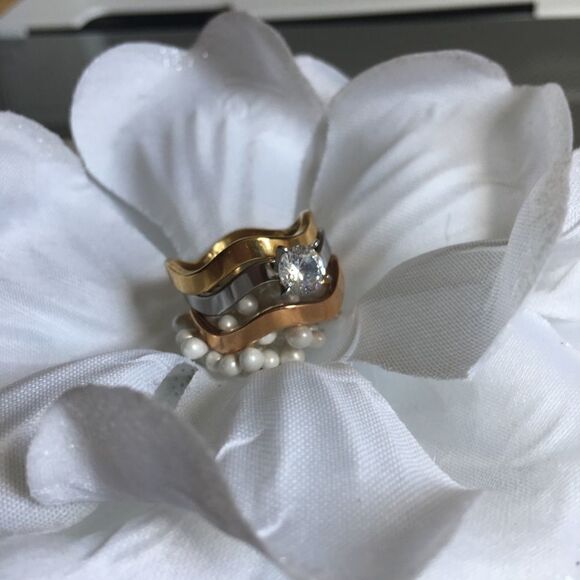 Wavy tri Band Ring - Picture 1 of 2